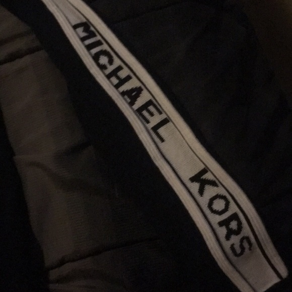 Micheal Kors Turtle Keck Sweater - Picture 3 of 4